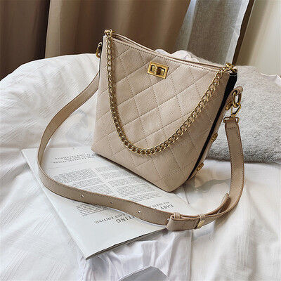 Hong Kong style feeling large capacity rhombog bucket bag woman 2019 new Korean version 100 lap network celebrity single shoulder 
Hong Kong style feeling large capacity rhombog bucket bag woman 2019 new Korean version 100 lap network celebrity single shoulder