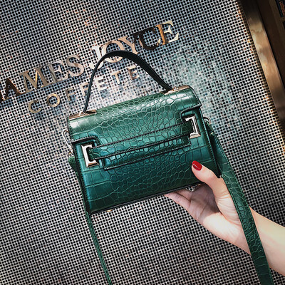 Korean version of the new buckle stone pattern small square bag trend portable flip diagonal shoulder bag with wild wome
Korean version of the new buckle stone pattern small square bag trend portable flip diagonal shoulder bag with wild wome