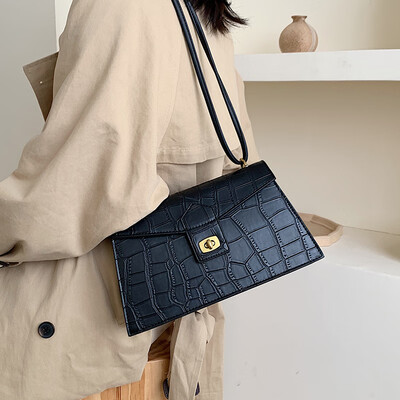 Bag female bag 2019 new texture lock buckle portable Messenger bag Korean version of the crocodile pattern fashion shoulder small square bag
Bag female bag 2019 new texture lock buckle portable Messenger bag Korean version of the crocodile pattern fashion shoulder small square bag