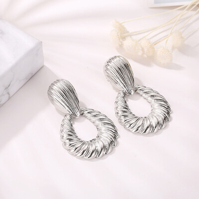 In 2019 the latest design creative alloy shell corrugated earrings generous&simple earrings gifts for women
In 2019 the latest design creative alloy shell corrugated earrings generous&simple earrings gifts for women