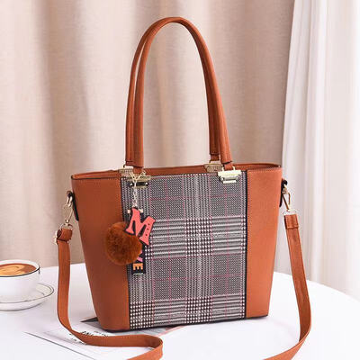 2019 spring new European&American big bag elegant handbag simple handbag diagonal bag fashion handbag
2019 spring new European&American big bag elegant handbag simple handbag diagonal bag fashion handbag