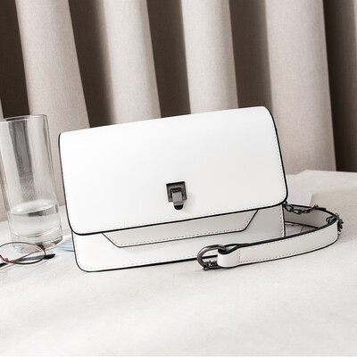 High-grade foreign ladiesbags small square bags Chaohuan version texture inclined bag fashion chain single shoulder
High-grade foreign ladiesbags small square bags Chaohuan version texture inclined bag fashion chain single shoulder
