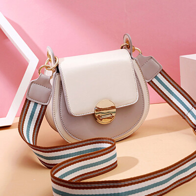 Korean version of the 2019 summer new single shoulder diagonal package Korean fashion casual ladies small square package metal
Korean version of the 2019 summer new single shoulder diagonal package Korean fashion casual ladies small square package metal