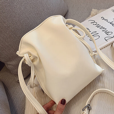 On the new female 2019 new Korean version of simple fashion bucket bag port wind girl Joker slung shoulder bag
On the new female 2019 new Korean version of simple fashion bucket bag port wind girl Joker slung shoulder bag