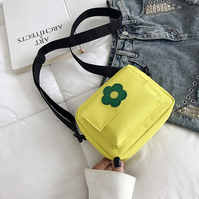2019 new small fresh temperament canvas bag female casual simple fashion shoulder bag cute flower Messenger bag
2019 new small fresh temperament canvas bag female casual simple fashion shoulder bag cute flower Messenger bag