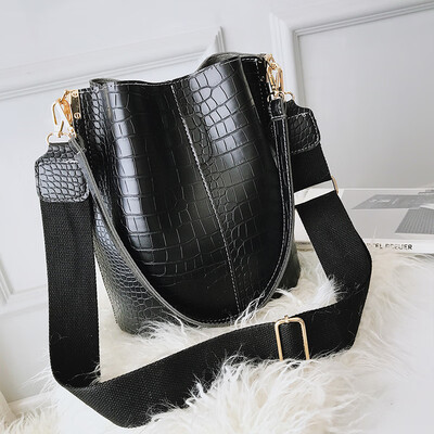 Bag female 2019 new fashion casual crocodile pattern retro wild temperament wide shoulder strap shoulder slung bucket bag
Bag female 2019 new fashion casual crocodile pattern retro wild temperament wide shoulder strap shoulder slung bucket bag