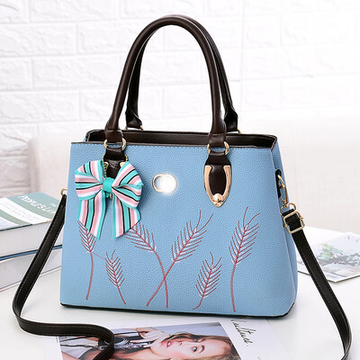 Womens bag 2019 summer new bag female Europe&America big bag fashion handbags Messenger shoulder bag
Womens bag 2019 summer new bag female Europe&America big bag fashion handbags Messenger shoulder bag