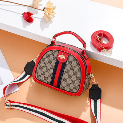 On the spring style the new female Bao Chao Korean version of ins100 fashion women slanted Bao Xia on one shoulder
On the spring style the new female Bao Chao Korean version of ins100 fashion women slanted Bao Xia on one shoulder