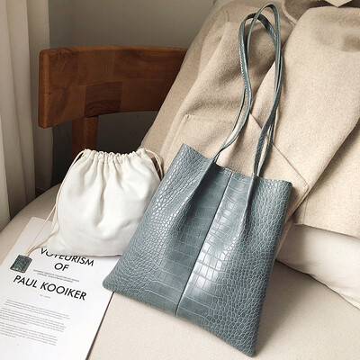Ins super fire bag female bag new 2019 Korean version of the tide fashion simple wild large capacity crocodile pattern shoulder bag
Ins super fire bag female bag new 2019 Korean version of the tide fashion simple wild large capacity crocodile pattern shoulder bag