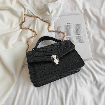 Qiao Bani 2019 new European&American style fashion snake skin pattern BV snake head flip cover bag shoulder diagonal cross tide handbag
Qiao Bani 2019 new European&American style fashion snake skin pattern BV snake head flip cover bag shoulder diagonal cross tide handbag
