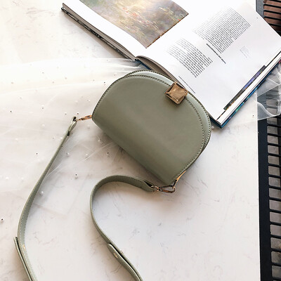Advanced sense bag foreign style simple texture handbag 2019 new Korean version of the wild single shoulder slung fashion saddle bag
Advanced sense bag foreign style simple texture handbag 2019 new Korean version of the wild single shoulder slung fashion saddle bag