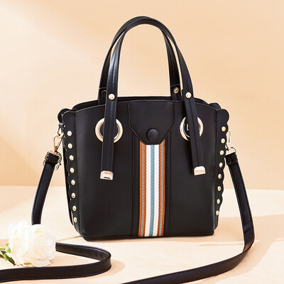 Handbag female new Korean version of the shoulder ladies big bag fashion simple wild Messenger bag
Handbag female new Korean version of the shoulder ladies big bag fashion simple wild Messenger bag