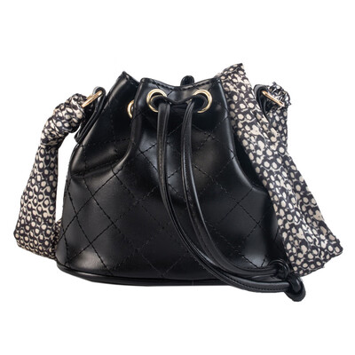 2019 new one-shoulder small bag female tide Korean version of the mini chain small square bag wild rivet wide shoulder strap Messenger bag
2019 new one-shoulder small bag female tide Korean version of the mini chain small square bag wild rivet wide shoulder strap Messenger bag