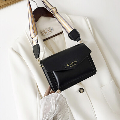 Senior sense of the ocean bag female 2019 new Korean fashion small square bag wild wide shoulder strap shoulder Messenger bag
Senior sense of the ocean bag female 2019 new Korean fashion small square bag wild wide shoulder strap shoulder Messenger bag