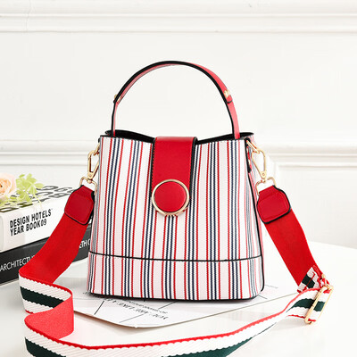Handbags handbags new PU leather fashion plaid bucket bag wild ladies shoulder Messenger bag
Handbags handbags new PU leather fashion plaid bucket bag wild ladies shoulder Messenger bag
