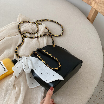 Summer silk scarf bag female bag 2019 new Korean version of the wild single shoulder slung fashion bow chain shell bag
Summer silk scarf bag female bag 2019 new Korean version of the wild single shoulder slung fashion bow chain shell bag