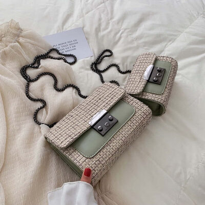 Girls small bag new Korean fashion wild shoulder Messenger bag chain small square bag tide
Girls small bag new Korean fashion wild shoulder Messenger bag chain small square bag tide