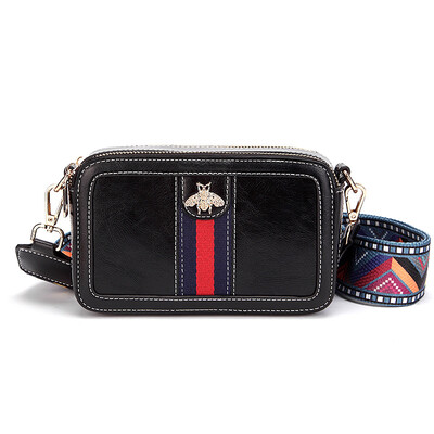 Wide shoulder strap contrast color shoulder bee camera bag handbags new 2019 net red with the same paragraph fashion slung small square bag
Wide shoulder strap contrast color shoulder bee camera bag handbags new 2019 net red with the same paragraph fashion slung small square bag
