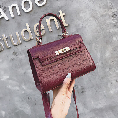 Ins super fire small bag female 2019 new tide hand shoulder bag Korean version of the wild Messenger bag retro Kelly bag
Ins super fire small bag female 2019 new tide hand shoulder bag Korean version of the wild Messenger bag retro Kelly bag