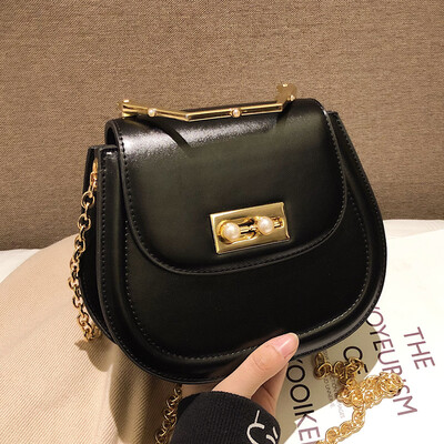 Small bag women 2019 spring&summer new Korean version of Joker fashion simple lock trend fashion saddle bag
Small bag women 2019 spring&summer new Korean version of Joker fashion simple lock trend fashion saddle bag