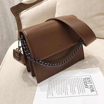 Hong Kong style retro small bag female 2019 new wave Korean version of the wild single shoulder slung portable width solid color small square bag
Hong Kong style retro small bag female 2019 new wave Korean version of the wild single shoulder slung portable width solid color small square bag