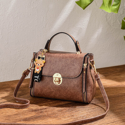 Bag female 2018 new Korean version of the tide retro shoulder bag wild girl Messenger bag small package a generation
Bag female 2018 new Korean version of the tide retro shoulder bag wild girl Messenger bag small package a generation