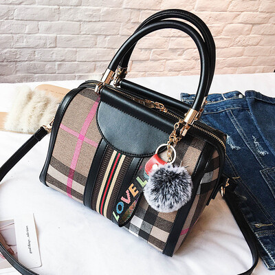 Handbag 2018 new fashion trend bag Korean version of the handbag personality fashion trend handbags a generation
Handbag 2018 new fashion trend bag Korean version of the handbag personality fashion trend handbags a generation