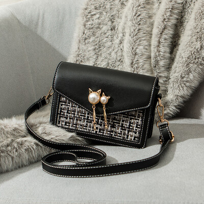 Uh popular little girl bag fashion Korean version of small fresh single shoulder slant bag fashion 100 ins
Uh popular little girl bag fashion Korean version of small fresh single shoulder slant bag fashion 100 ins