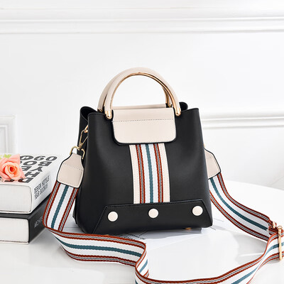 Summer ladies bag ladies bag ladies bag new fashion Korean version of student handbags shoulder straddle bag summer
Summer ladies bag ladies bag ladies bag new fashion Korean version of student handbags shoulder straddle bag summer