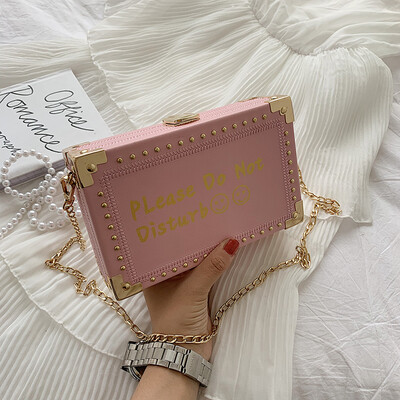 Summer girl box bag female 2019 new Korean version of the wild shoulder slung ins fashion chain small square bag
Summer girl box bag female 2019 new Korean version of the wild shoulder slung ins fashion chain small square bag
