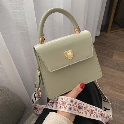 Broadband small bag female new Korean version of the simple wild shoulder bag fashion portable Messenger small square ba
Broadband small bag female new Korean version of the simple wild shoulder bag fashion portable Messenger small square ba