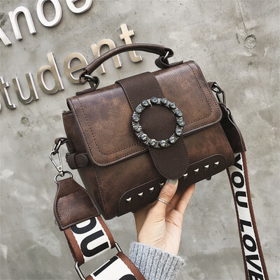 2019 autumn new style tide retro forest system hand-held Korean version of chic port wind oblique shoulder oblique span small squa
2019 autumn new style tide retro forest system hand-held Korean version of chic port wind oblique shoulder oblique span small squa