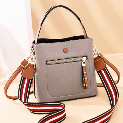Fall - winter bucket bag womens large capacity simple 100 womens handbag slung soft shoulder texture
Fall - winter bucket bag womens large capacity simple 100 womens handbag slung soft shoulder texture