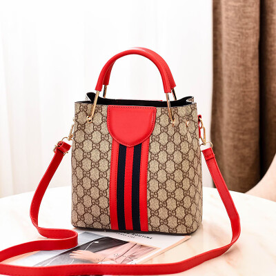 New retro big bag foreign gas handbag fashion large capacity atmospheric texture Messenger bag
New retro big bag foreign gas handbag fashion large capacity atmospheric texture Messenger bag