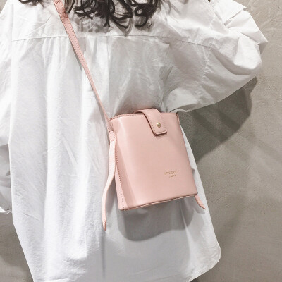 Advanced sense bag foreign air female bag 2019 new Messenger bag female wild ins retro fashion Sen bucket bag
Advanced sense bag foreign air female bag 2019 new Messenger bag female wild ins retro fashion Sen bucket bag