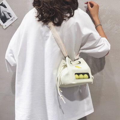 Small bag female 2019 new Japanese Harajuku student shoulder bucket bag ins super fire girl canvas messenger bag
Small bag female 2019 new Japanese Harajuku student shoulder bucket bag ins super fire girl canvas messenger bag