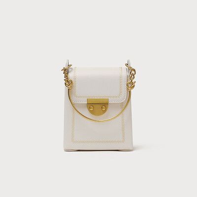 Qiao Bani 2019 new Korean chic fashion wild ring chain small square bag shoulder shoulder diagonal female bag
Qiao Bani 2019 new Korean chic fashion wild ring chain small square bag shoulder shoulder diagonal female bag