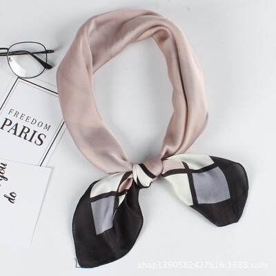 New scarf female Korean version of the small square scarf spring&autumn tide hair band female small fresh Korean professional silk scarf decorative scarf
New scarf female Korean version of the small square scarf spring&autumn tide hair band female small fresh Korean professional silk scarf decorative scarf