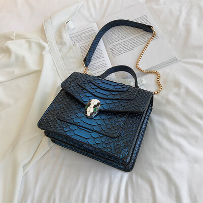 Qiao Bani 2019 new European&American style fashion street beat snake pattern BV snake head flip cover bag shoulder shoulder diagonal female bag
Qiao Bani 2019 new European&American style fashion street beat snake pattern BV snake head flip cover bag shoulder shoulder diagonal female bag