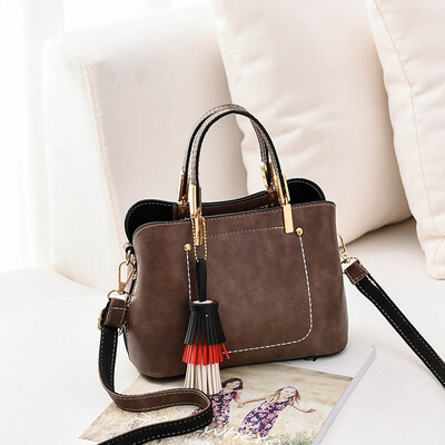 On the new shoulder bag female Korean version of slung bucket bag personality fashion handbag Joker bag female tide
On the new shoulder bag female Korean version of slung bucket bag personality fashion handbag Joker bag female tide