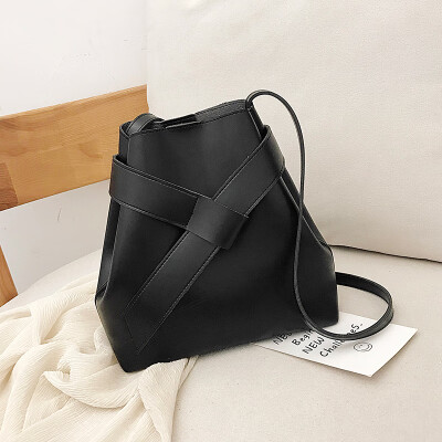Summer advanced sense simple on the new personality bucket bag 2019 new Korean version of 100 leisurely shoulder slant bag tide
Summer advanced sense simple on the new personality bucket bag 2019 new Korean version of 100 leisurely shoulder slant bag tide