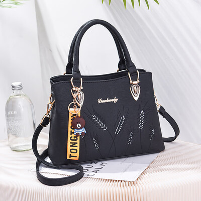 2018 spring cool new bag female European&American big bag fashion handbags slung shoulder bag
2018 spring cool new bag female European&American big bag fashion handbags slung shoulder bag