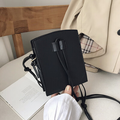 Korean version of the simple&simple color personality Messenger bag 2019 new casual temperament Sen wild portable small square bag
Korean version of the simple&simple color personality Messenger bag 2019 new casual temperament Sen wild portable small square bag