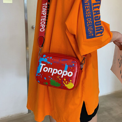 Summer small bag female 2019 new wave Korean version of the wild Messenger bag girl shoulder wide shoulder strap graffiti small square bag
Summer small bag female 2019 new wave Korean version of the wild Messenger bag girl shoulder wide shoulder strap graffiti small square bag