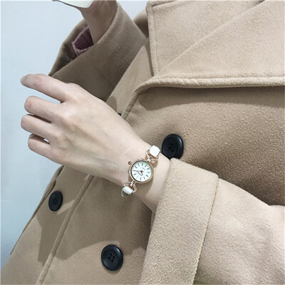 Womens watches are compact&delicate Korean version of womens studentswatches is simple handy&with fine temperament
Womens watches are compact&delicate Korean version of womens studentswatches is simple handy&with fine temperament