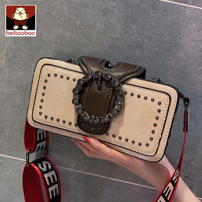On the new small bag women 2019 new wave broadband fashion shoulder small square bag texture retro Messenger bag
On the new small bag women 2019 new wave broadband fashion shoulder small square bag texture retro Messenger bag