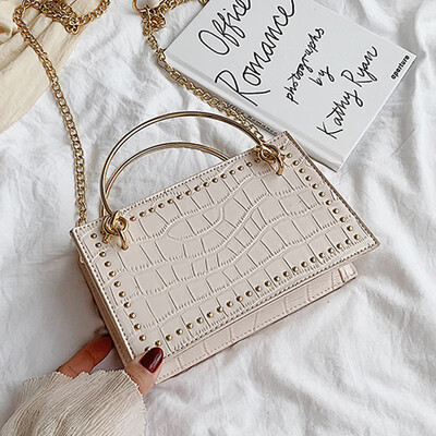 Bag women 2019 new crocodile pattern handbag fashion shoulder Messenger bag simple Joker small square bag
Bag women 2019 new crocodile pattern handbag fashion shoulder Messenger bag simple Joker small square bag