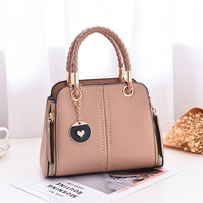 2019 spring&summer new European&American ladies bag cool fashion big bag female shoulder slung handbag
2019 spring&summer new European&American ladies bag cool fashion big bag female shoulder slung handbag