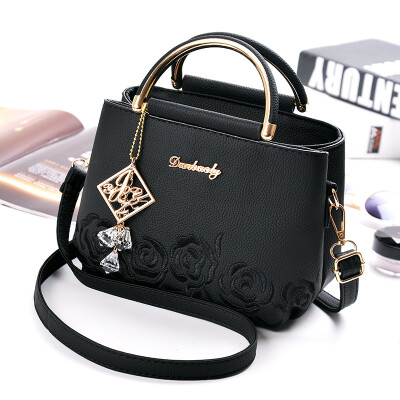 Shoulder bag small bag female bag new Korean version of the simple wild lady portable embroidery diagonal cross-studded generation
Shoulder bag small bag female bag new Korean version of the simple wild lady portable embroidery diagonal cross-studded generation