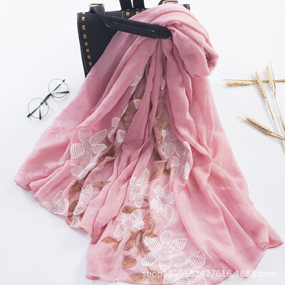 2018 new autumn&winter ladies use lily national embroidery embroidery cotton&linen scarf shawl travel wholesale direct sales
2018 new autumn&winter ladies use lily national embroidery embroidery cotton&linen scarf shawl travel wholesale direct sales